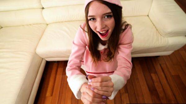 Myra Moans gets to connect with her stepbrother Elias - drtuber.com on poweredporn.com