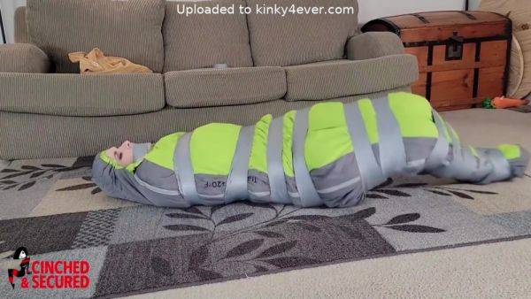 Cutie Waitress Kdnpd And Packgd Up For Quick Sale P2 - upornia.com on poweredporn.com