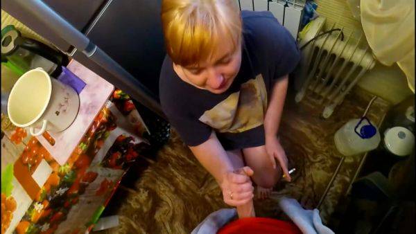 Went Out For A Smoke And Got A Great Blowjob From A Young Woman - hclips.com on poweredporn.com