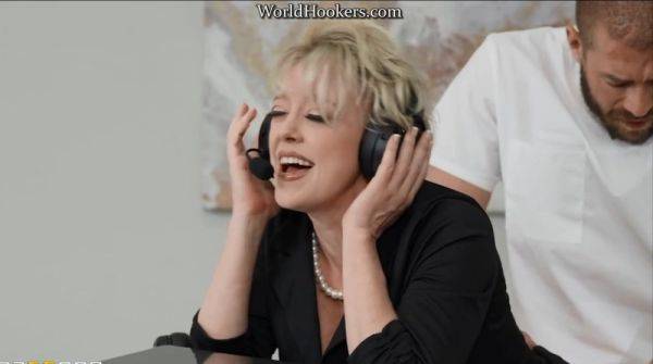 Dee Williams - big ass busty blonde MILF Dee Dee in amateur reality threesome - xtits.com on poweredporn.com