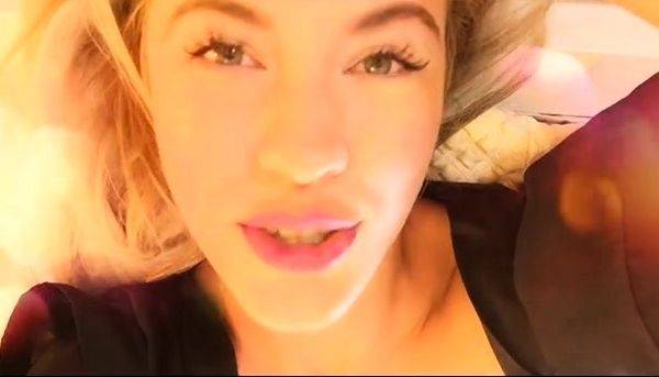 Freakin Sexy Hot Blonde Babe Solo - drtuber.com on poweredporn.com