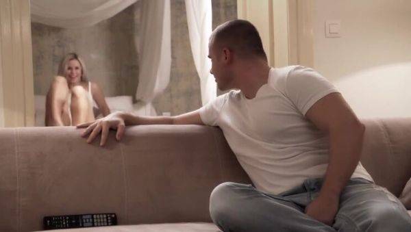 Susie - Blond Bombshell Handjob - veryfreeporn.com on poweredporn.com