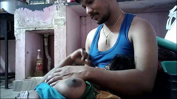 Indian House Wife Big Natural Tits Boobs - desi-porntube.com - India on poweredporn.com