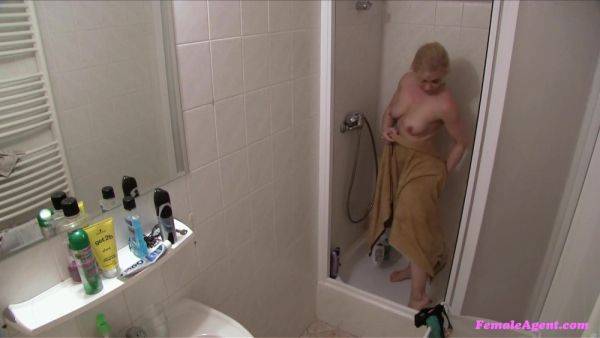 Wet Amateur Reality Casting Athletic Beauty Showers And Masturbates For Hot Agent's Pleasure - Debora Freeti - xhand.com on poweredporn.com