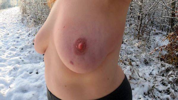 Topless Titslapping While Hiking Trough The Snow - videomanysex.com on poweredporn.com