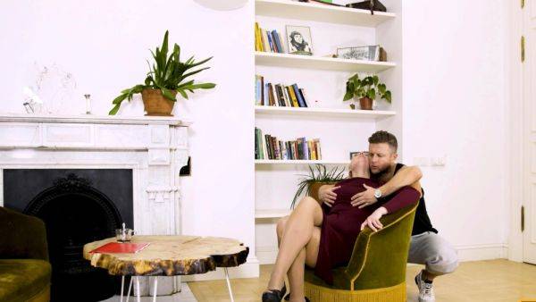 Woman is happy to satisfy this during the job - drtuber.com - Russia on poweredporn.com