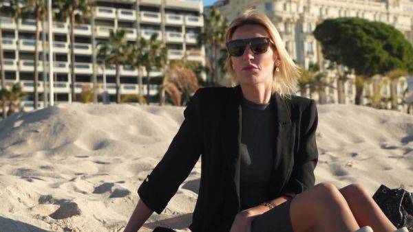 Attraction Comes From A Look - videomanysex.com on poweredporn.com