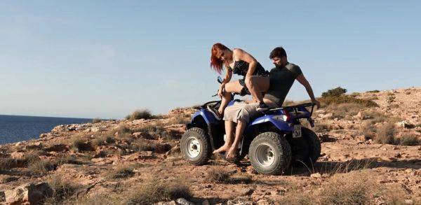 Il me baise sur le quad lors de la rando - txxx.com - France on poweredporn.com