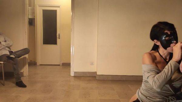 Il reste spectateur en mattant sa femme avec un libertin - txxx.com - France on poweredporn.com