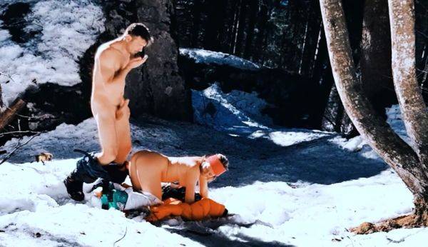 Emma klein baise durant sa leçon de ski - txxx.com - France on poweredporn.com