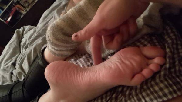 He Adores Her Feet As You Will See Here - hclips.com on poweredporn.com