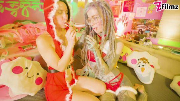 Anuskatzz And Stacy Blooms Christmas Threesome - hclips.com on poweredporn.com