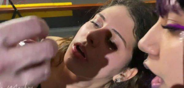 Sus compañeras de trabajo le regalan una hermosa despedida de soltero! - inxxx.com on poweredporn.com