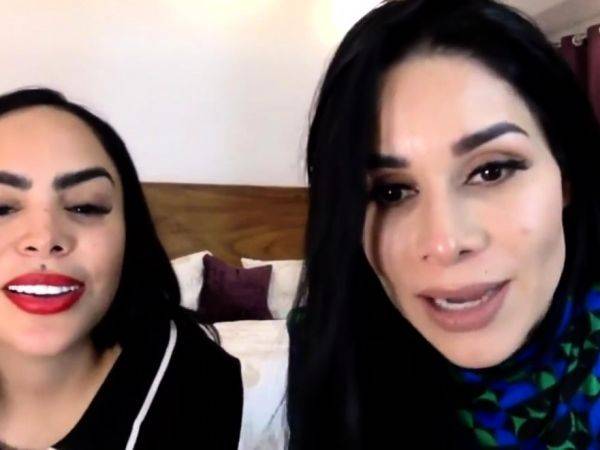 Brunette webcam babe plays boobs - drtuber.com on poweredporn.com