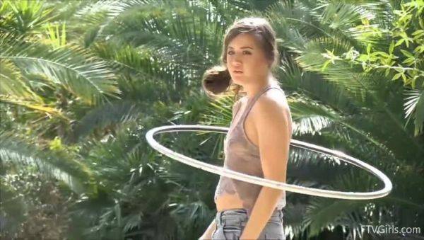 Shannon's Fingering Skills - veryfreeporn.com on poweredporn.com