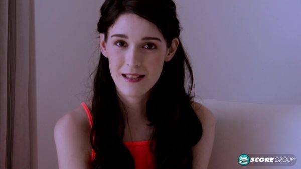 Toe-Sucking Tart - hotmovs.com on poweredporn.com