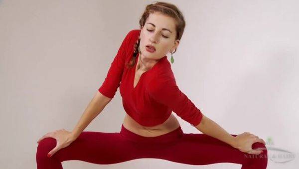 The Incredible Hairy Solo Female: Tais - xxxfiles.com on poweredporn.com