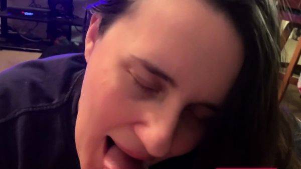 Slutty Facial with a Wink! - drtuber.com on poweredporn.com