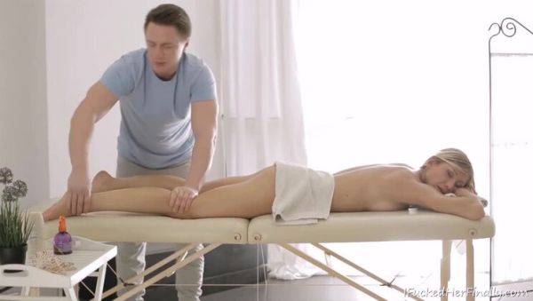 Vera visited for a massage and I got to fuck her - porntry.com on poweredporn.com