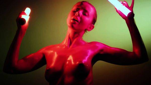 Justice in the light cast - drtuber.com on poweredporn.com