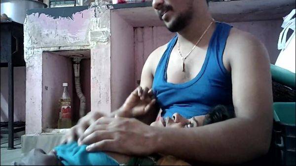 Indian House Wife Big Boobs Pressing - desi-porntube.com - India on poweredporn.com