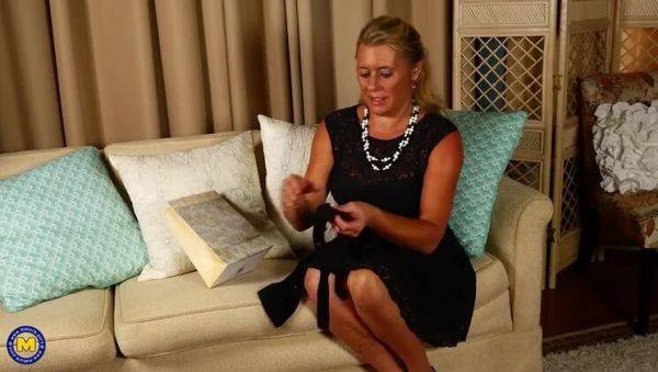 American housewife Cristine Ruby pleasuring herself - xxxfiles.com - Usa on poweredporn.com