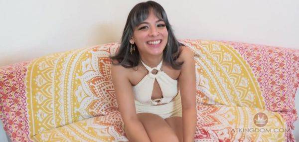 Pretty Smiley Brunette Luxe La Fox - solo fetish - xhand.com on poweredporn.com