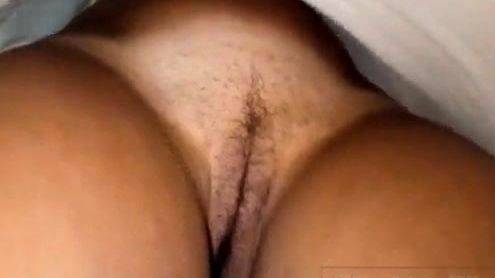 Upskirt at the tanned beauty without panties - drtuber.com - Russia on poweredporn.com