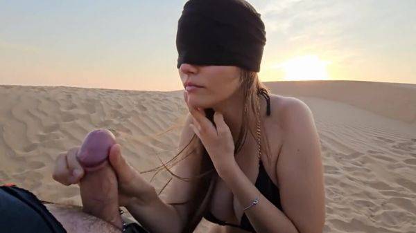 Il se fait sucer dans les dunes par sa copine - txxx.com - France on poweredporn.com
