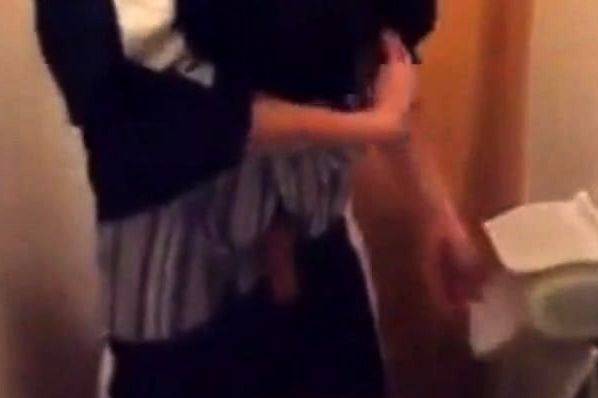 2 WC SPASS - drtuber.com on poweredporn.com