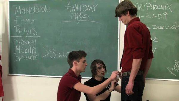 Hung Braden Phoenix fucks Maddox Johnson and Spencer London - drtuber.com on poweredporn.com