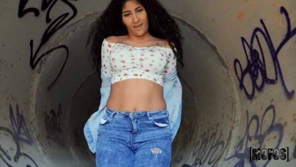 Venus Afrodita's Free-Style Piping - veryfreeporn.com on poweredporn.com