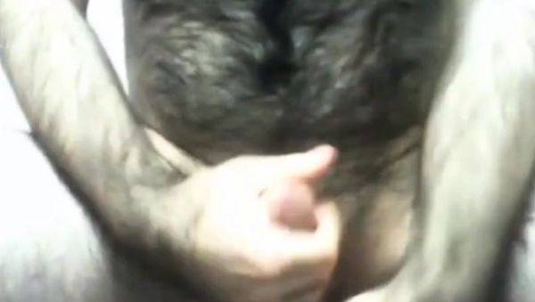 Extremely hairy dude with hairy back - drtuber.com on poweredporn.com