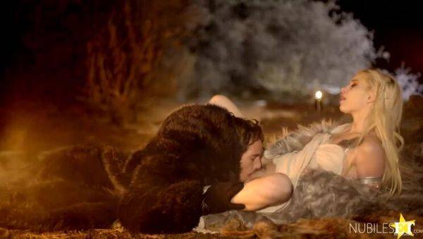 Kiara Cole: Queen of Outdoor Thrones with Hairy Bush & Petite figure - xxxfiles.com on poweredporn.com