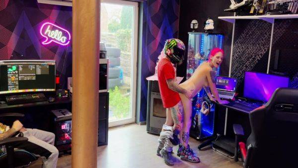 Delivery Guy Cums In My Pussy While My Husband Watches - videomanysex.com on poweredporn.com