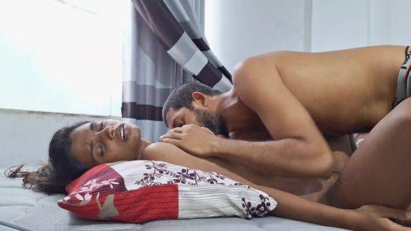 Family Xxx In Shares Bedroom With Stepbrother During A Vacation With Hot Stepsister - desi-porntube.com on poweredporn.com