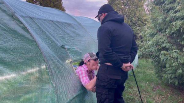 Kassy Et Venu Me Rejoindre Pres De Serre Alors Jai Pris Une Petite Pause Bien Merite!!! - Hot Milf - upornia.com on poweredporn.com