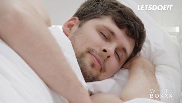 Redhead pornstar Charlie Red wakes up her boyfriend for a full dose of creampie - sexu.com on poweredporn.com