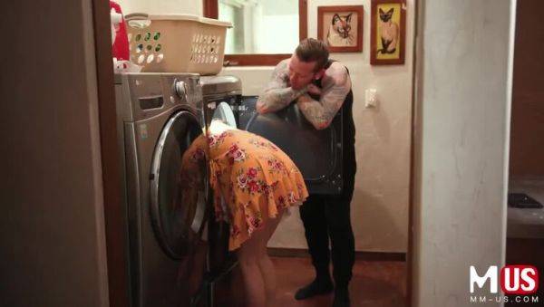 Izzy Lush: Wet Hair & Laundry - porntry.com on poweredporn.com