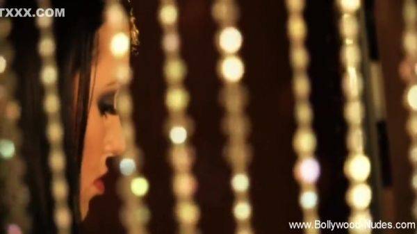 Belly Dancing Babe Rocks Our World - hotmovs.com on poweredporn.com