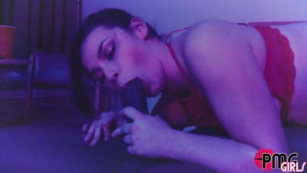 Young Big Booty White Girl Gets 1st Black Dick - videomanysex.com on poweredporn.com