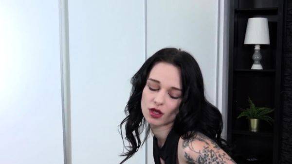 Tattooed Debra Dee Spreads Her Pussy Lips To Toy Herself - drtuber.com - Czech Republic on poweredporn.com