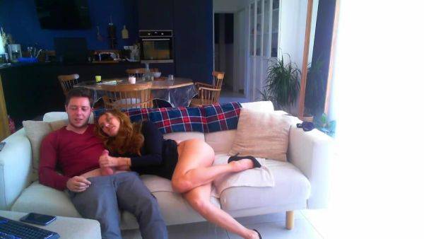 On adore baiser devant la cam pour nos fans ( cam4) - txxx.com - France on poweredporn.com