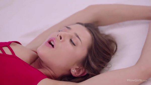 Tied Up Beauty - hotmovs.com on poweredporn.com