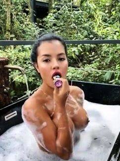 Busty babe playing with her big boobs - drtuber.com on poweredporn.com