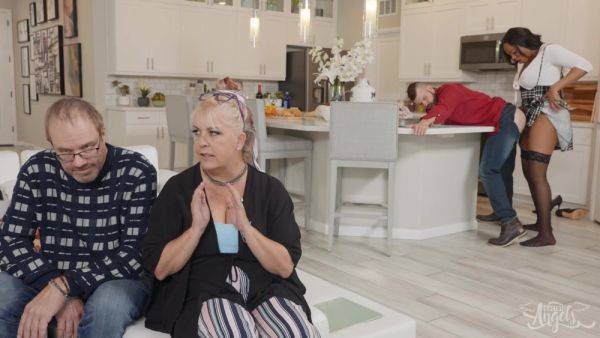 Ebony Tranny Meets his Parents: Thanksgiving Fuckfeast - Jexxxica Blake - xhand.com on poweredporn.com