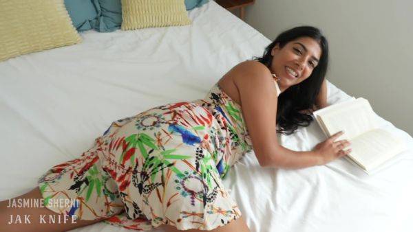 Nerdy Babe Lets Roommate Freeuse Her While Reading With Jasmine Sherni And Jak Knife - desi-porntube.com - India on poweredporn.com