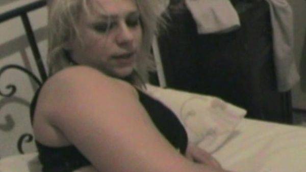 Amateur chick being fucked by a black dildo - hellporno.com on poweredporn.com