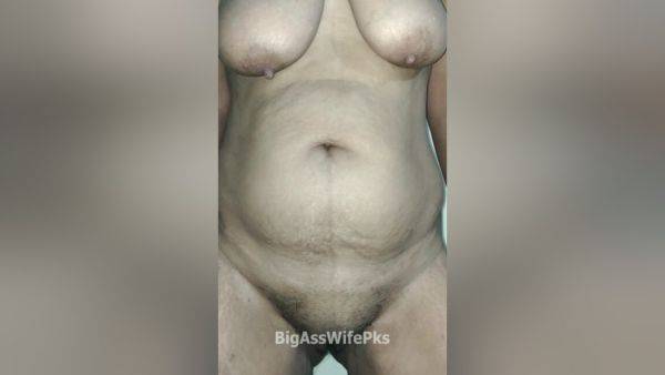 Asian Milf In Pakistani Mature Housewife Showing Her Tight Ass Hole Wide Pussy & Big Juicy Boobs - desi-porntube.com - Pakistan on poweredporn.com