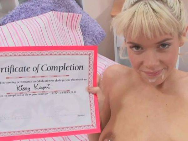 Blonde amateur swallows cum after great cam perversions - hellporno.com on poweredporn.com